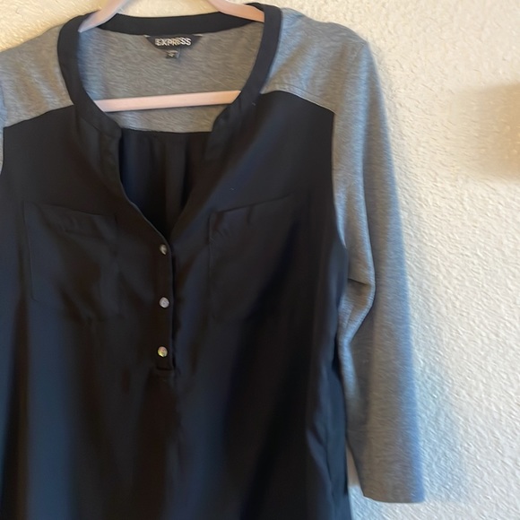 V-Neck Button Front Top - Picture 5 of 6